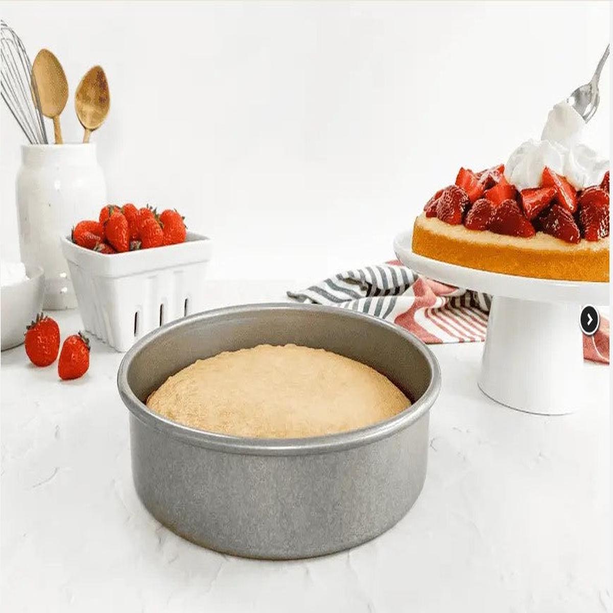 1080LC 10" Round Cake Pan