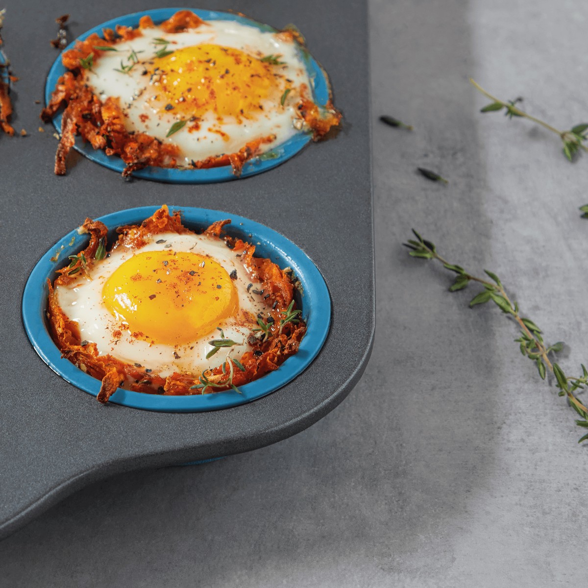 12 Cup Silicone Muffin Tin with Carbon Steel Frame