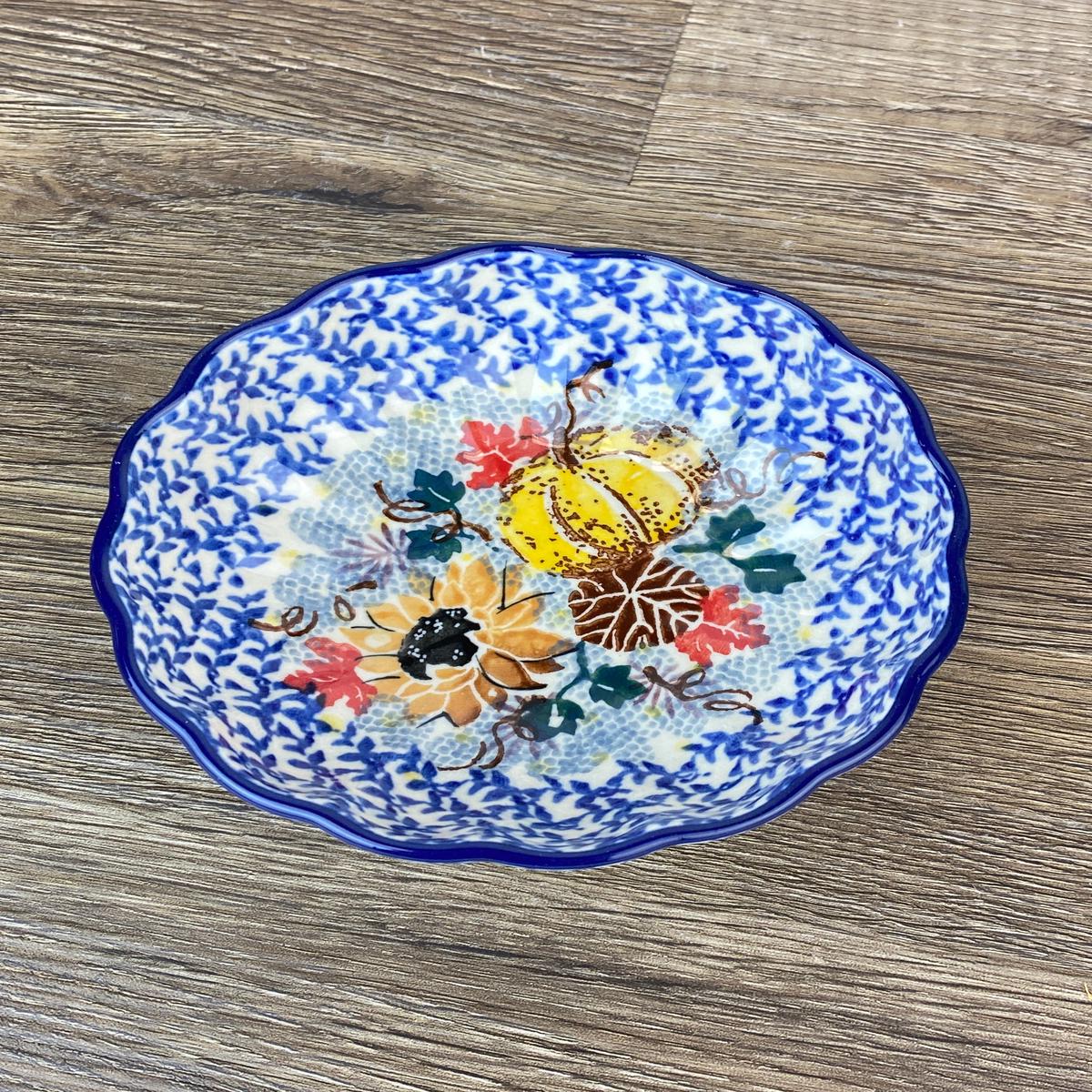 4.5" Unikat Scalloped Bowl - Shape 23 - Pattern U4741